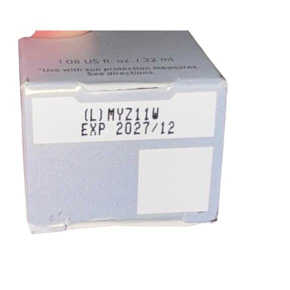 It Cosmetics CC Full Coverage Foundation Light SPF 50 EXP 12/2027 Luxury Hydrate - Picture 4 of 6